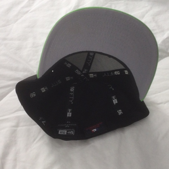 New Era fitted Boston baseball hat - Picture 3 of 3